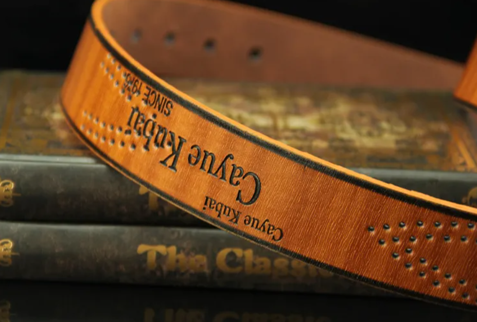 Herren Ledergürtel – Vintage Business Cowboy Stil mit Buchstabendruck