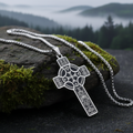 Keltisches Kreuz auf Naturstein